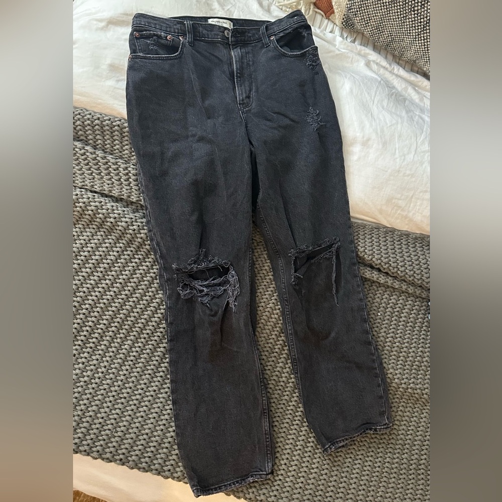 A&F Curve Love 90s Jeans - Women’s 31/12R - Black Distressed Ultra High Rise